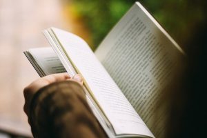 Lire la suite à propos de l’article 05 bonnes raisons de lire des romans ?